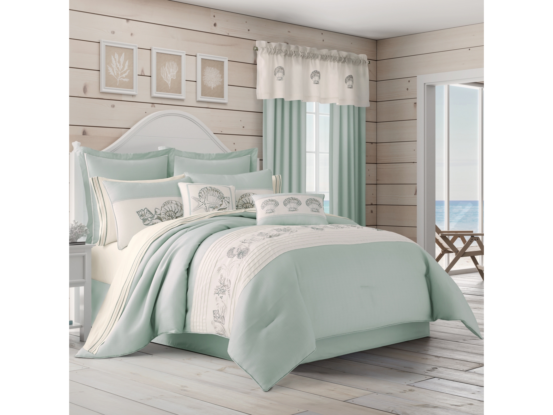 Coastal Comfort: Creating a Cozy & Inviting Beach House Bedroom Guests Will Love